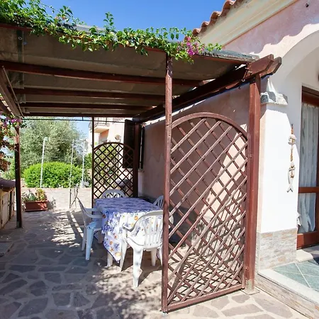 Casa Vacanze Tanaunella Apartment *
